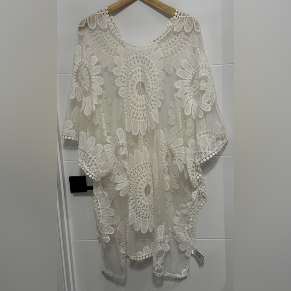Women’s Open Front Cardigan with Intricate Floral Design - Picture 7 of 10